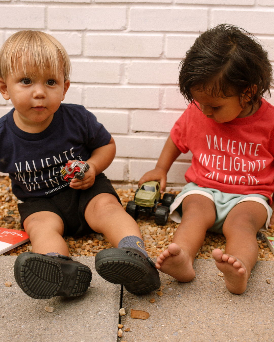 Valiente Inteligente Bilingüe Tee
