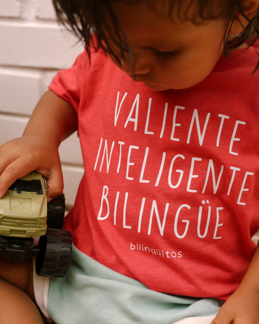 Valiente Inteligente Bilingüe Tee