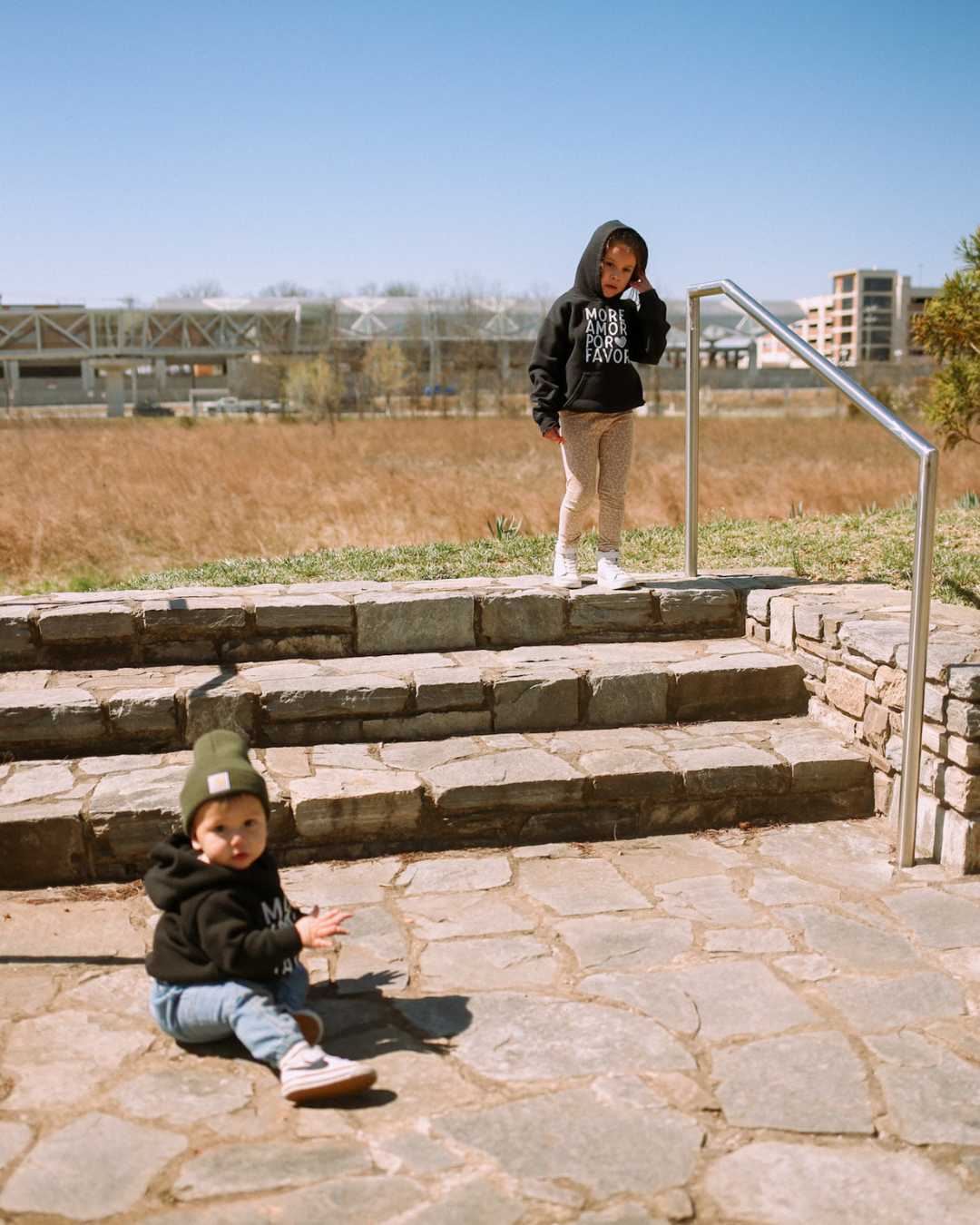 More Amor Por Favor hoodie